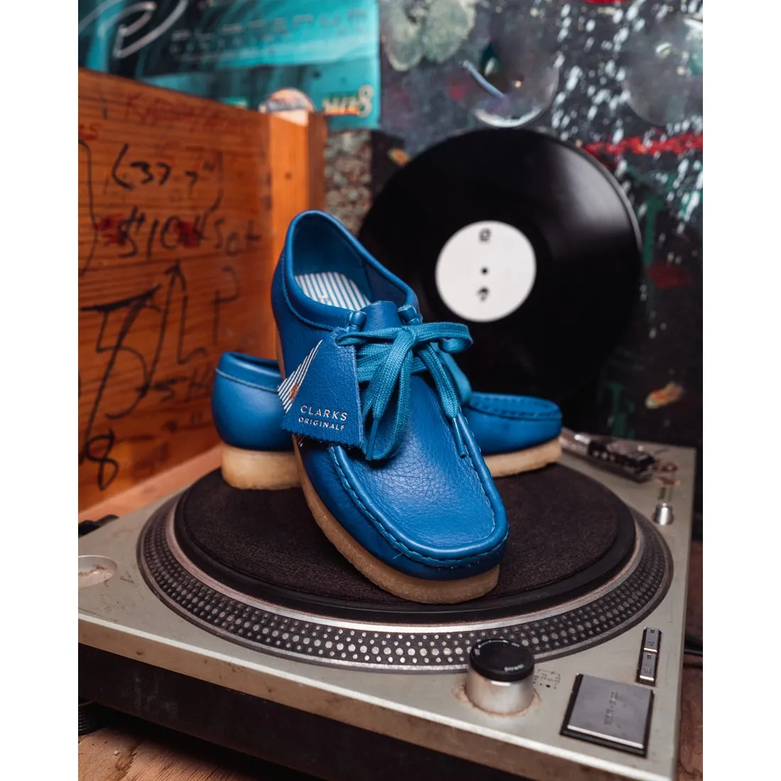 〈Clarks〉Wallabee / Bright Blue Lea (Womens)